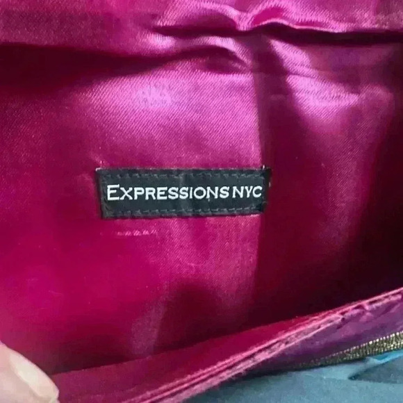 ExpressionsNYC clutch. Pick with gold beads. Good condition pink sink inside - Picture 4 of 8